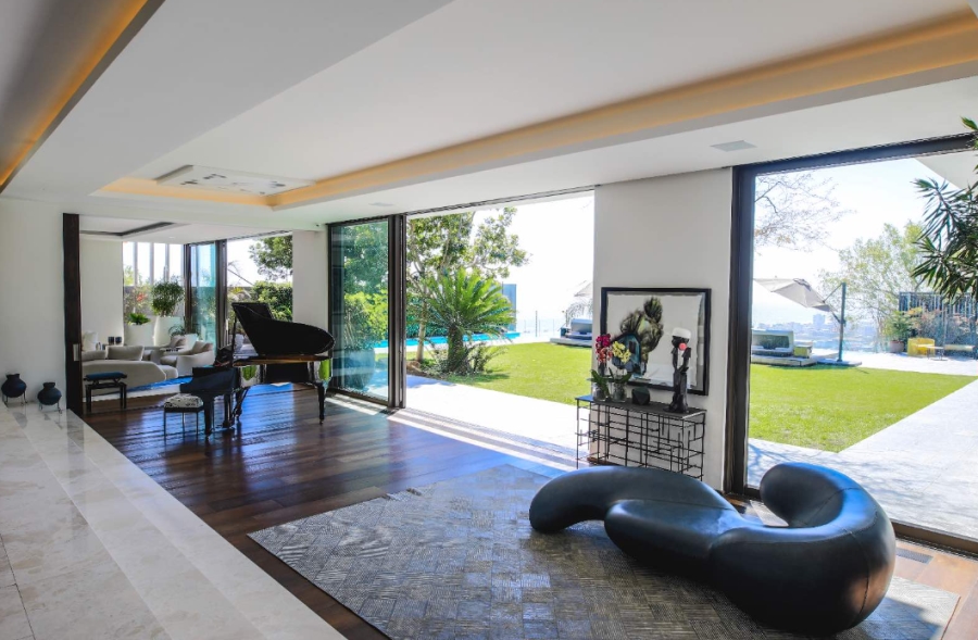 5 Bedroom Property for Sale in Fresnaye Western Cape